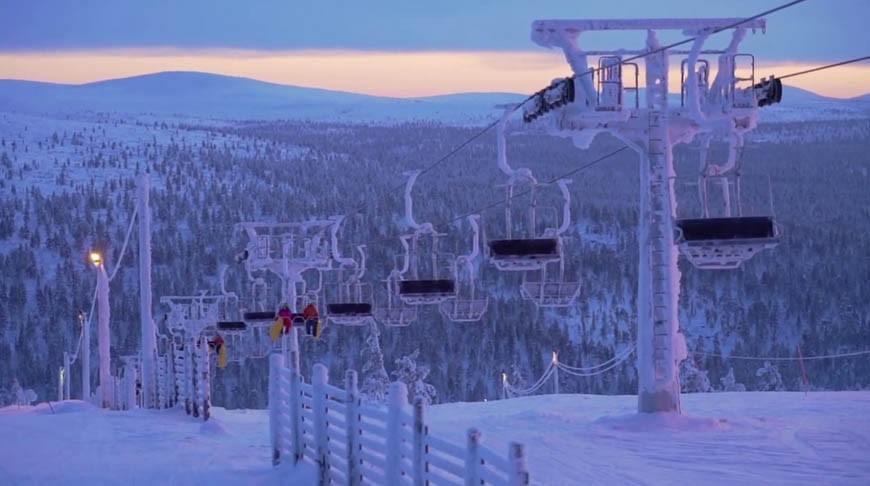 На финском горнолыжном курорте около 100 человек оказались заблокированными на подъемнике