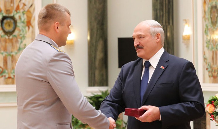 “Ваши результаты вызывают гордость за народ” – Лукашенко вручил награды представителям различных сфер