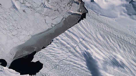 Самый большой в мире айсберг уменьшился в размерах