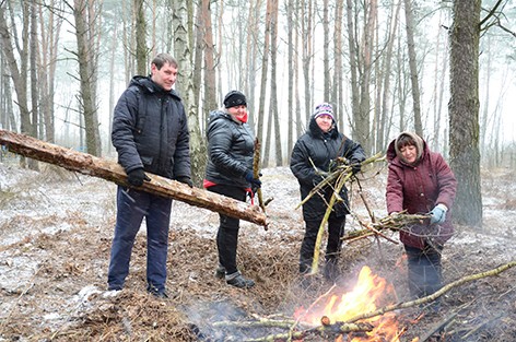 Каждую пятницу на территории Смолицкого сельсовета проводится санитарный день по благоустройству и наведению порядка на земле