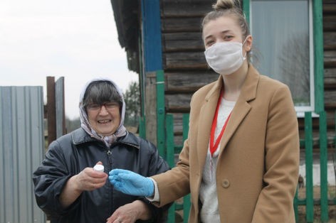 Волонтеры БРСМ Быховщины всегда готовы прийти на помощь тем, кто в ней нуждается