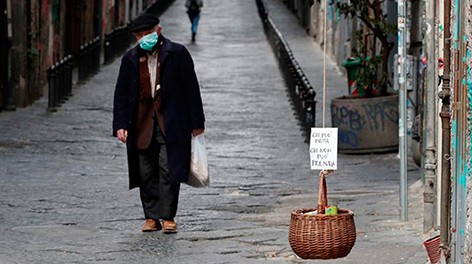 Итальянцы запустили инициативу “подвешенных корзин” для помощи нуждающимся