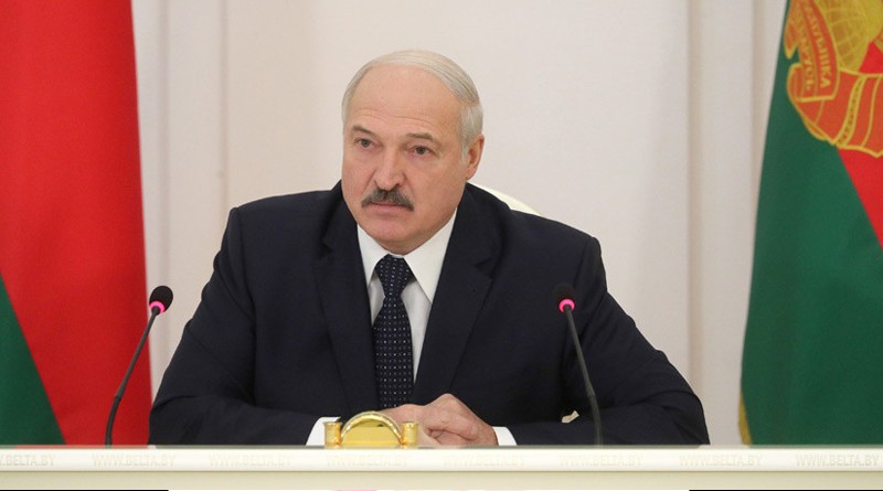 Лукашенко о коронавирусе: нельзя мириться с гибелью людей, надо бороться за каждого человека