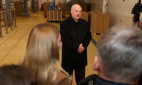 “Что надо делать, мы знаем” – Лукашенко призывает белорусов не паниковать из-за коронавируса