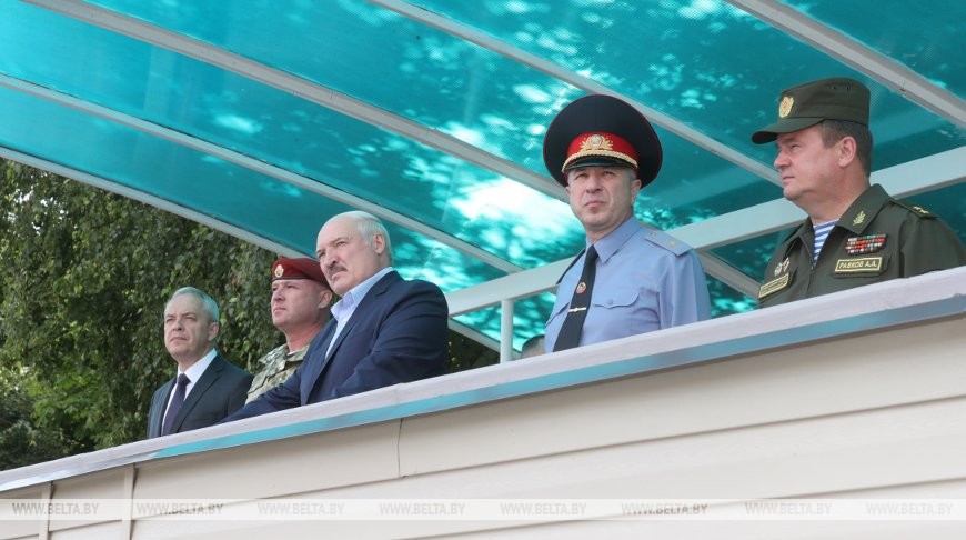 Лукашенко заявляет о дальнейшей поддержке военнослужащих со стороны государства