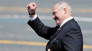 Лукашенко предложил России подумать над новыми военными учениями