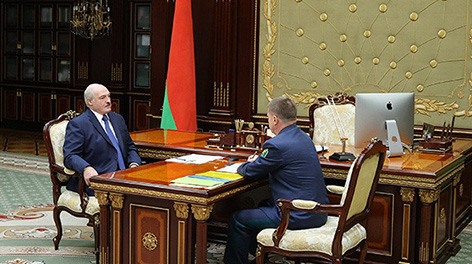 Лукашенко обсудил с главой ГТК ситуацию на таможне и переориентацию белорусских грузов