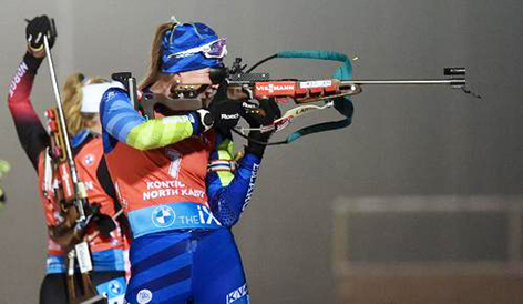 Динара Алимбекова занимает пятое место в общем зачете Кубка мира по биатлону