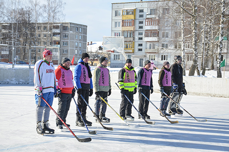 В Быхове состоялся товарищеский хоккейный матч среди любительских команд (фото)