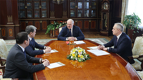 “Идет информационная война” – Лукашенко прогнозирует усиление информационного противостояния