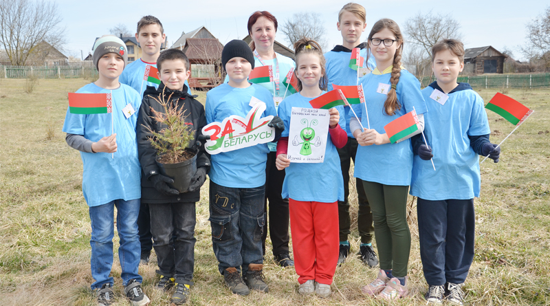 «Эколята» из средней школы №3 г. Быхова вносят свой посильный вклад в развитие малой родины