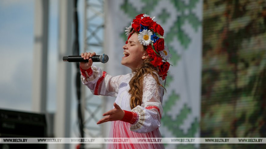 Лукашенко: фестиваль белорусской песни и поэзии стал неотъемлемой частью культурной жизни страны