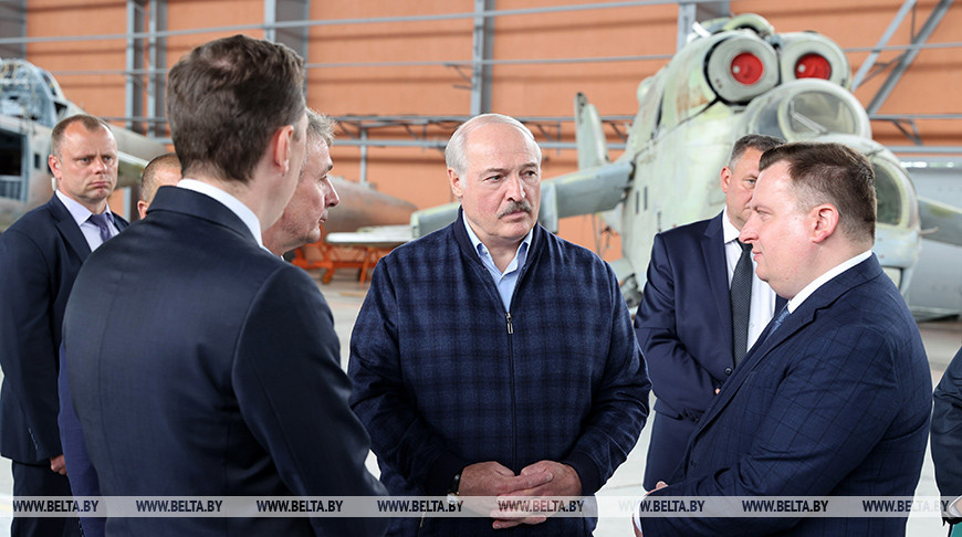 Лукашенко посетил Оршанский авиаремонтный завод