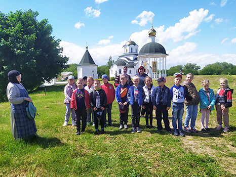 Школьники побывали на экскурсии в Свято-Вознесенском женском монастыре