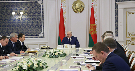Лукашенко высказался о господдержке предприятий в период пандемии