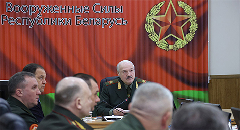 Лукашенко: против Беларуси развернута гибридная война практически по всем направлениям