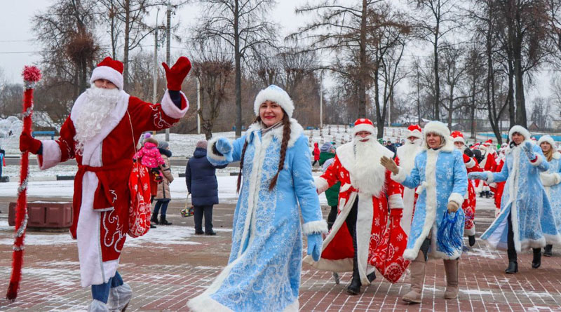 На Быховщине прошло шествие Дедов Морозов (фото)