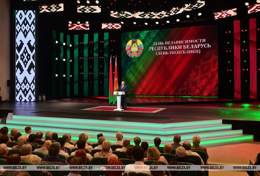Лукашенко обратился к белорусам: делайте каждый свое дело, и тогда мы будем суверенны и независимы (видео)