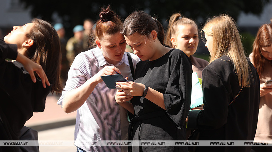 В вузах Беларуси начинаются внутренние вступительные испытани