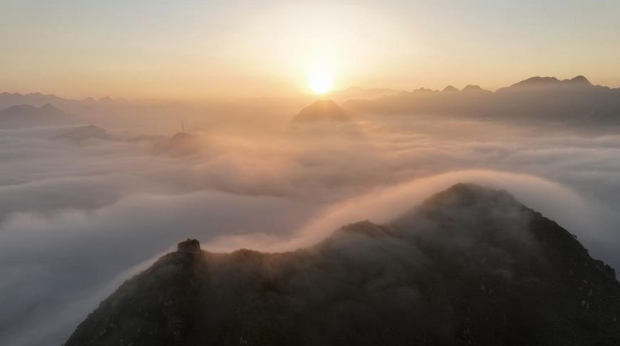 Море облаков над Великой Китайской стеной (фото)
