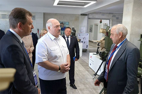 Лукашенко в Минске посещает БелОМО