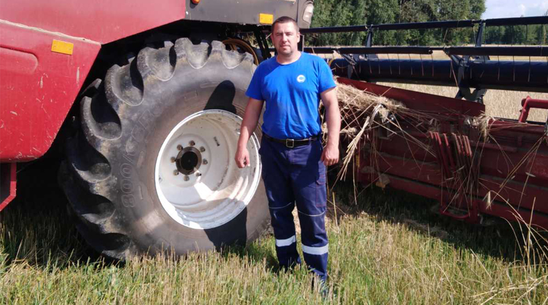 Как спасатели Быховщины помогают аграриям в уборке урожая