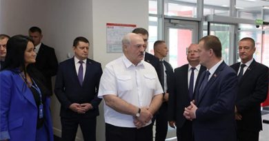 Лукашенко поручил до конца года наладить в Беларуси производство упаковки для продуктов питания Лукашенко поручил до конца года наладить в Беларуси производство упаковки для продуктов питания