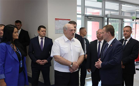 Лукашенко поручил до конца года наладить в Беларуси производство упаковки для продуктов питания