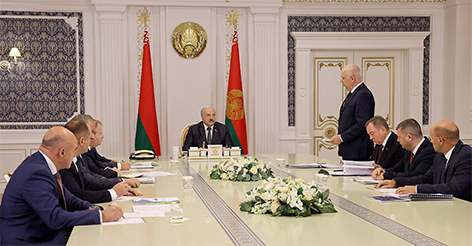 Лукашенко ждет “виртуозной логистики” от Минтранса и правительства