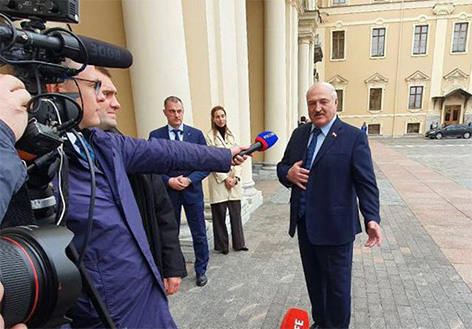 Лукашенко прибыл на неформальную встречу глав государств СНГ