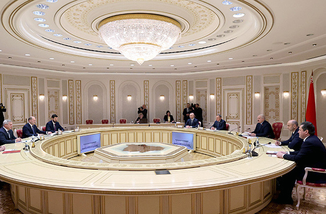 Лукашенко продолжил практику встреч с главами регионов России, на этот раз – с губернатором Ростовской области