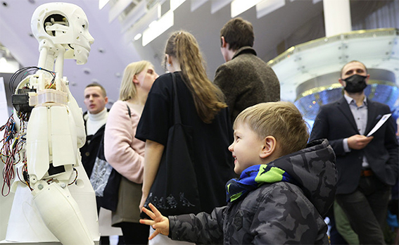 Выставку “Беларусь интеллектуальная” продлят на неделю из-за большого интереса посетителей
