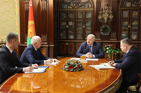 “Спрос будет серьезный”. Лукашенко поставил задачу оперативно решить проблему с долгостроями