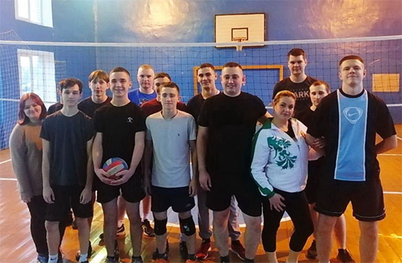 В Быхове сотрудники РОВД провели с подростками товарищеский матч по волейболу