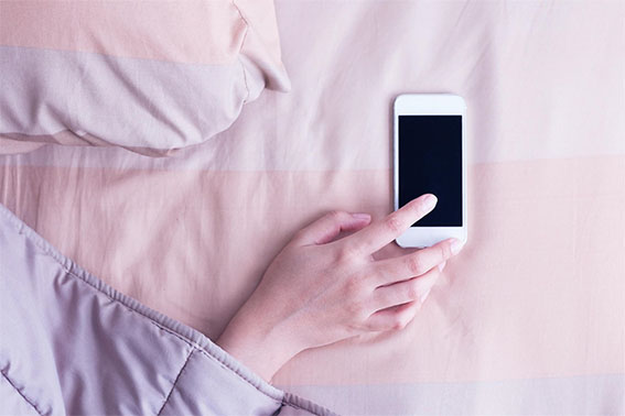 Нужно ли отключать смартфон перед сном