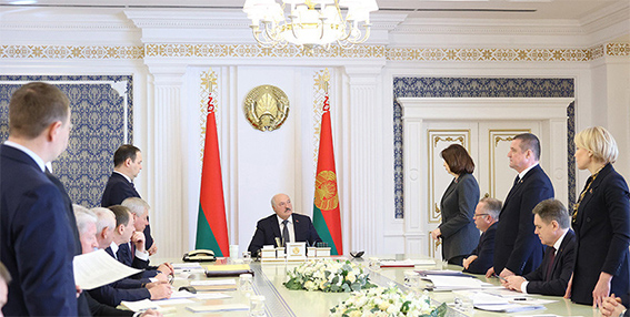 Лукашенко отверг предложения об “огульном подходе” по присоединению низкоэффективных сельхозпредприятий
