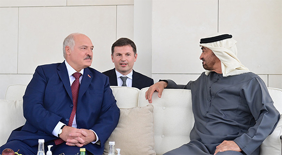 Лукашенко в Абу-Даби провел встречу с Президентом ОАЭ