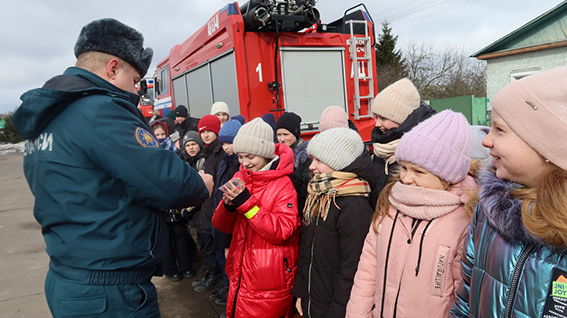 Юных быховчан приняли в ряды Белорусской общественной организации спасателей-пожарных