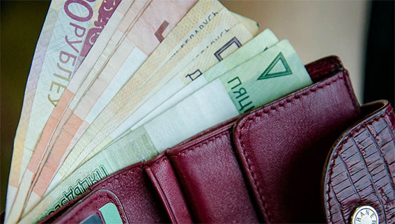 Средняя зарплата за октябрь в Могилевской области составила 1647,5 рубля