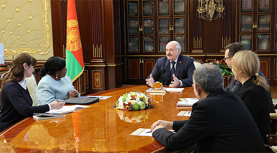 Лукашенко встретился с первой леди Зимбабве