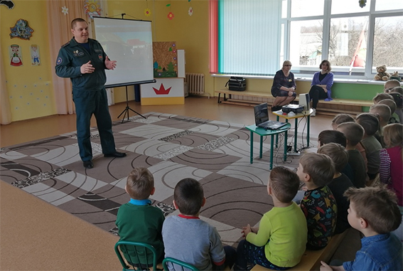 Спасатели Быховщины встретились с воспитанниками и педагогическим коллективом детского сада №6