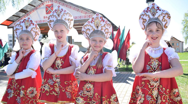 В Быхове в парке «50 лет Победы» состоялась праздничная концертная программа. ФОТО