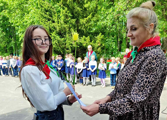 Торжественная линейка, посвященная Дню пионерской дружбы, прошла в Новобыховской средней школе