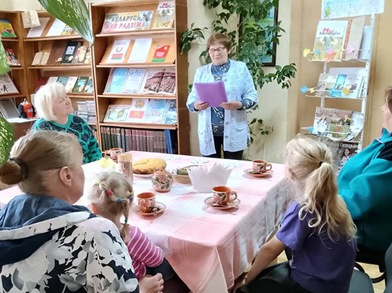 В Смолицкой сельской библиотеке прошел час советов «Семья и я»