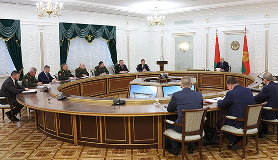 Лукашенко собрал совещание по вопросам обеспечения безопасности и охране границы