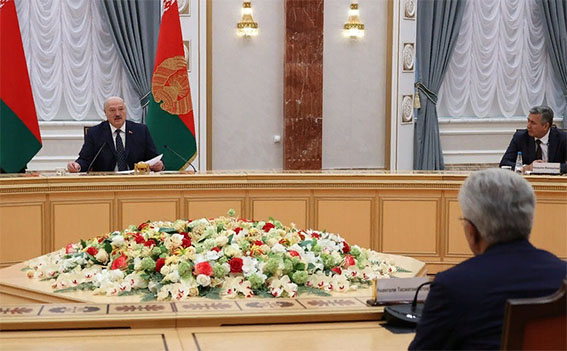 Лукашенко предложит Путину выработать программу действий России и Беларуси