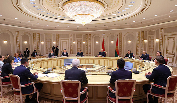 Лукашенко – губернатору Калининградской области: разделить нас искусственными барьерами не получится
