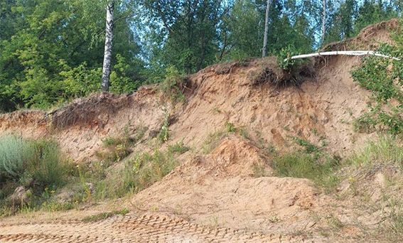 Карьер в Быхове стал местом несчастного случая: ребенка засыпало песком