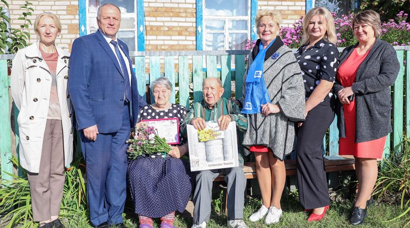 Накануне Дня пожилых людей супруги Летаевы из агрогородка Следюки принимали поздравления