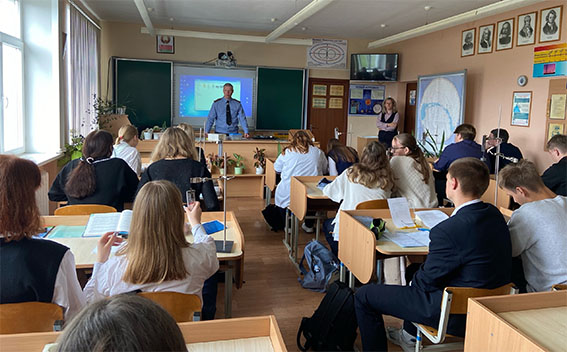 Быховским школьникам рассказали о перспективах обучения в учебных заведениях МВД